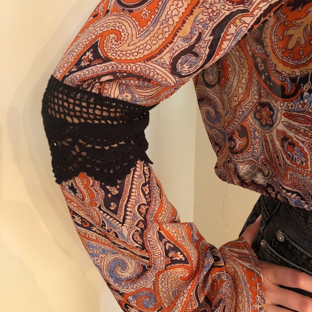 💫2 for $48 | LF Millau Paisley Cropped Shirt - Picture 2 of 2
